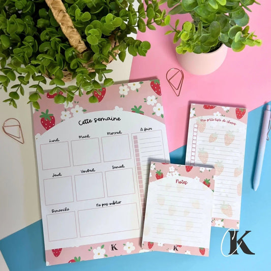 Liste de tâches | Fraises rouges et petites fleurs sur fond rose (To do list) - Papeterie