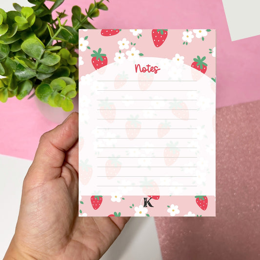 Bloc-notes ligné | Fraises rouges et petites fleurs sur fond rose