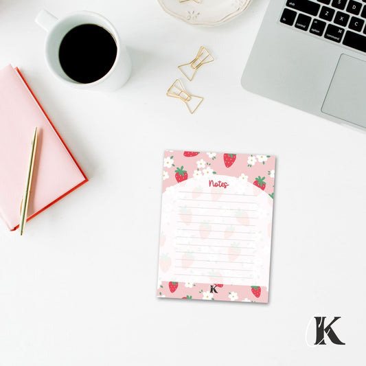 Bloc-notes ligné | Fraises rouges et petites fleurs sur fond rose
