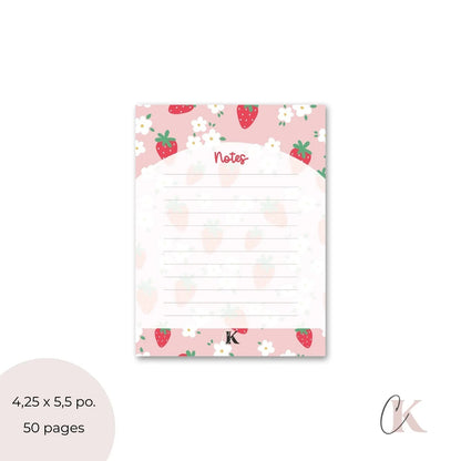 Bloc - notes ligné | Fraises rouges et petites fleurs sur fond rose - Papeterie