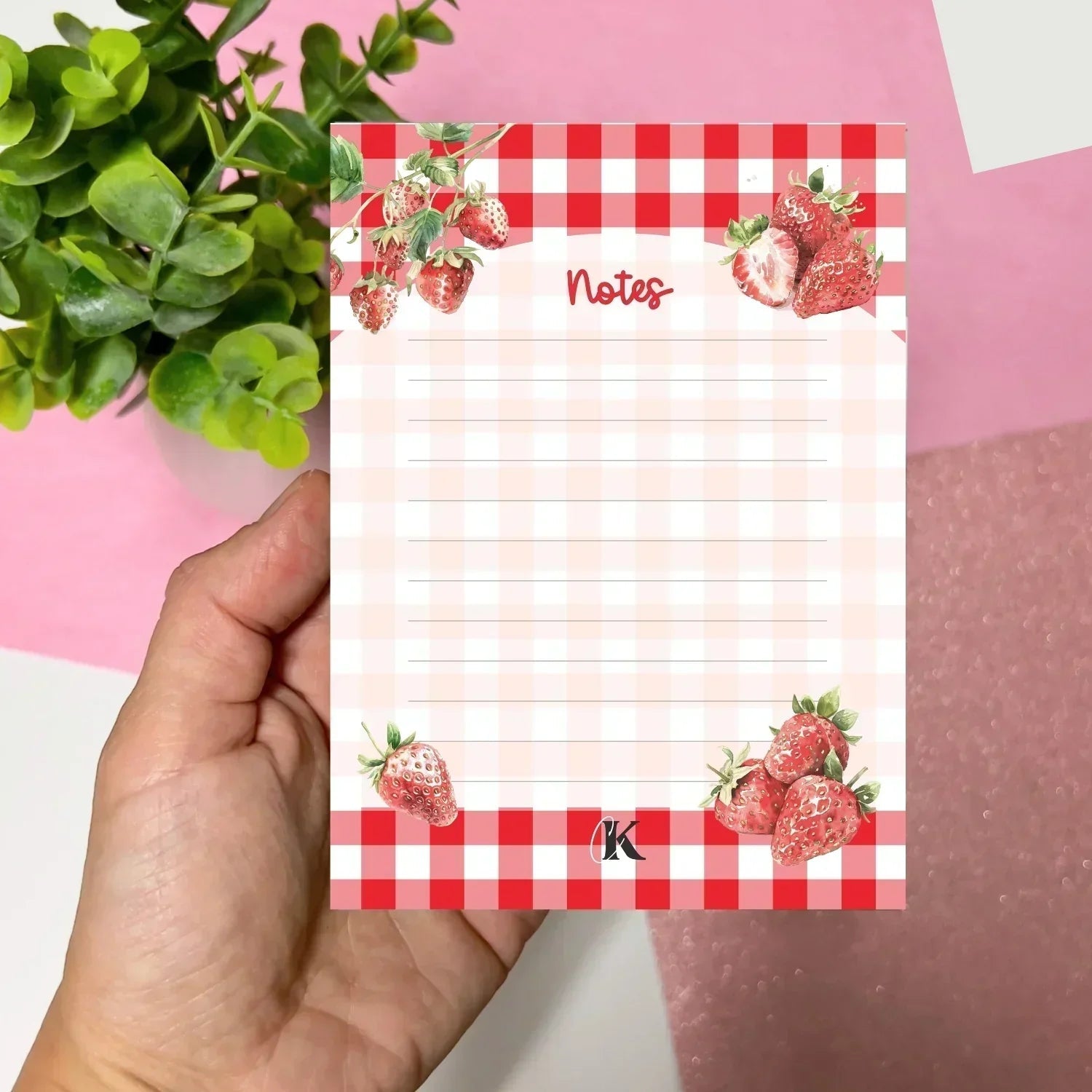 Bloc - notes ligné | Fraises rouges sur motif carreaux | Retro - Papeterie