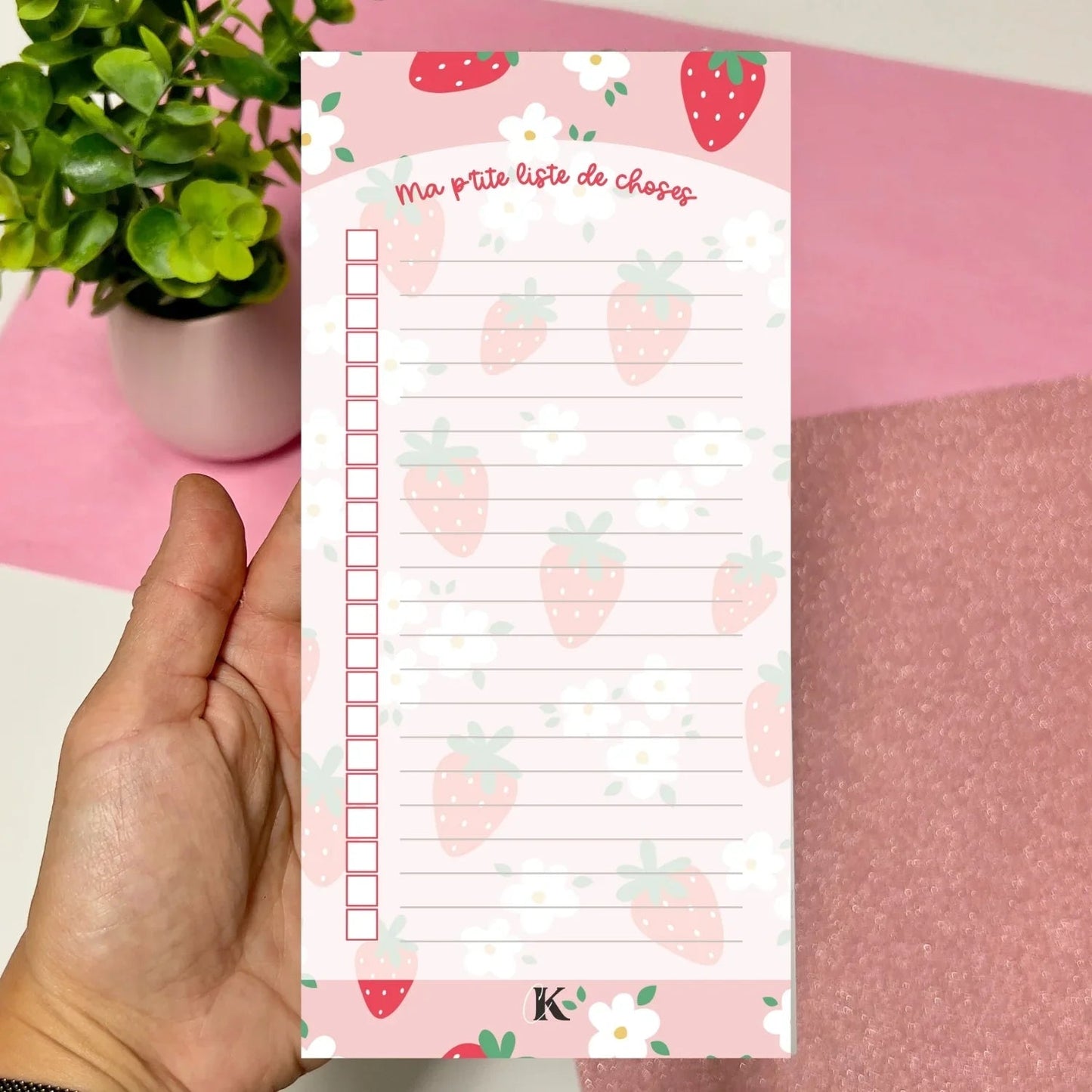 Liste de tâches | Fraises rouges et petites fleurs sur fond rose (To do list) - Papeterie