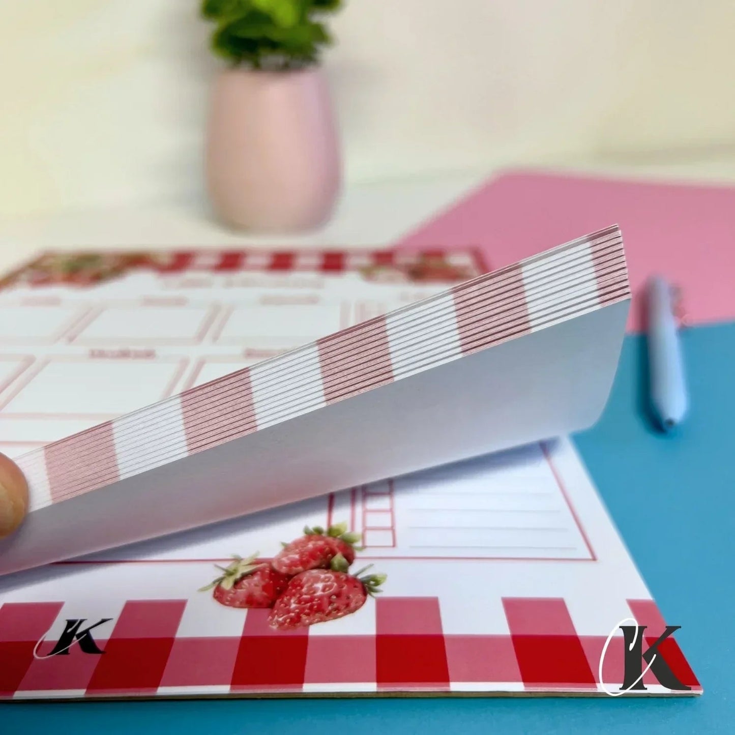 Planificateur semainier | Fraises rouges à motif carreaux - Papeterie